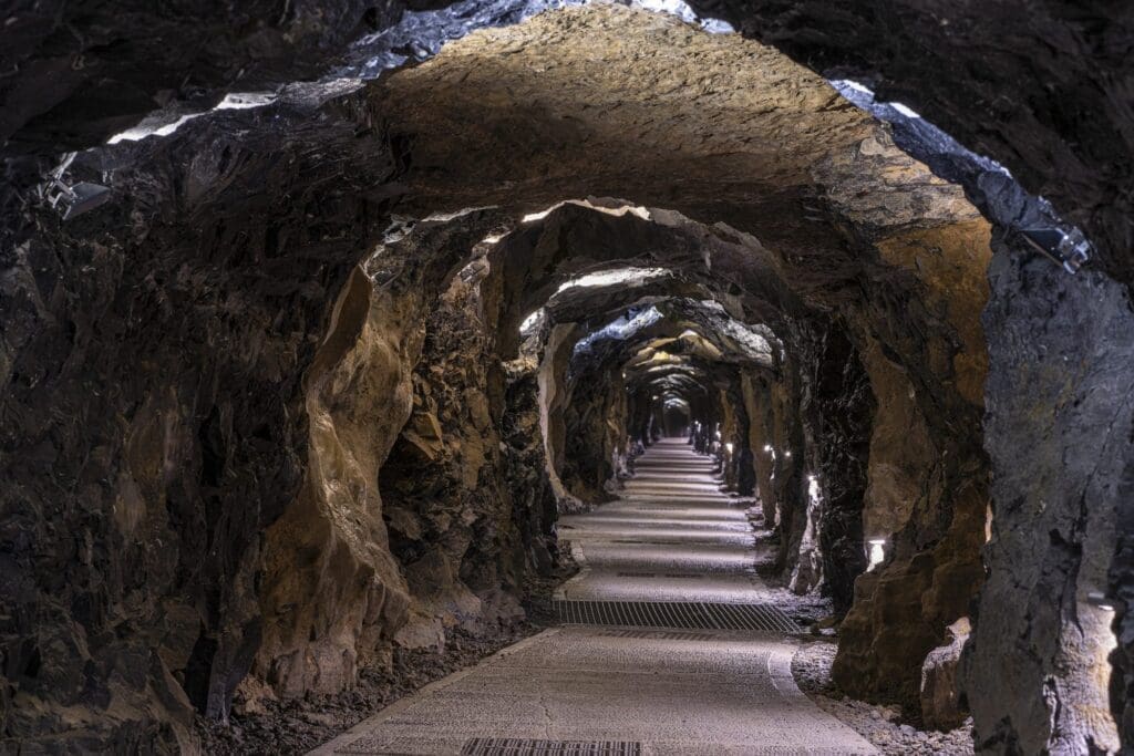 - Aillwee-cave-hall